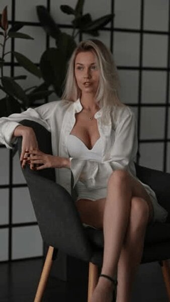 Fata ca hostess-protocol, 2-3 ore dupa programul de lucru, bani multi.